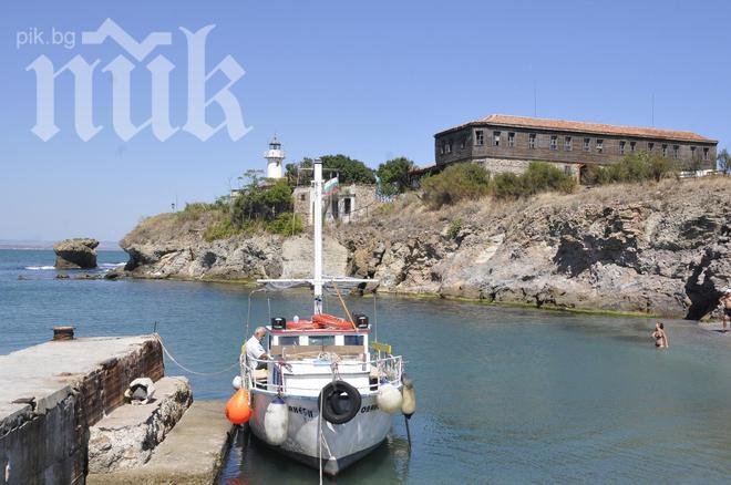 Остров Света Анастасия гори, изнасят пострадали