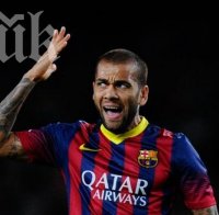 Шоу в Примера дивисион! Хвърлиха банан по Дани Алвеш, той го изяде (видео)