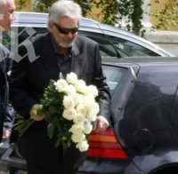 Покъртително! Ламбо на погребението на жена си: Мери, чакай ме, идвам скоро!
