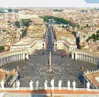 Ватикана канонизира двама папи за светци