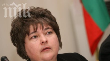 ралица негенцова адвокатската професия призвана опозиция всяка власт