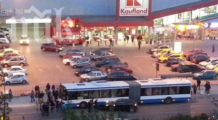 кола заби автобус градския транспорт кауфланд варна снимки