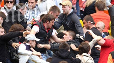 украински ултраси биха проруски активисти осем болница