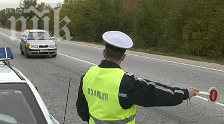 безскрупулна полицейска банда изкарва 1000 рушвети