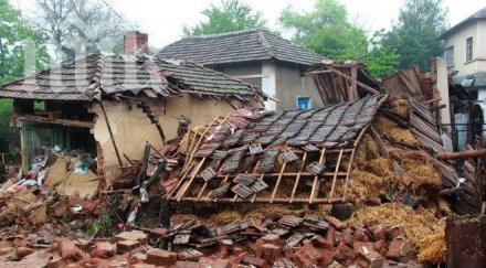 безработни помагат битката наводненията