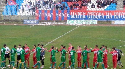 maрек завърна група