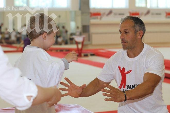 Гимнастик №1 на България Йордан Йовчев даде открит урок за деца 