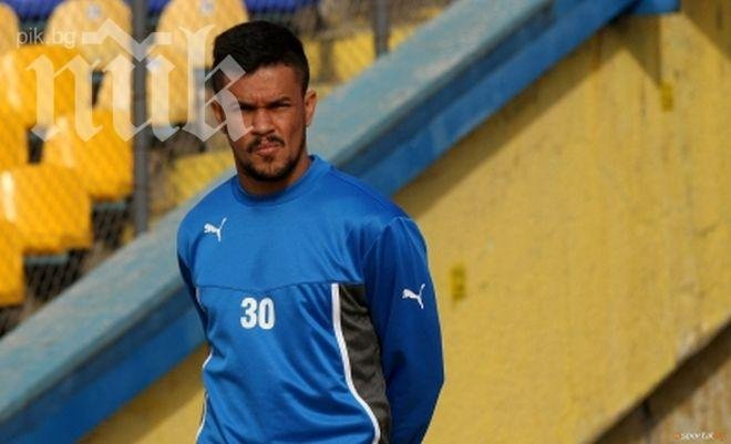 Рафаел Бастос е първият, който си тръгва от Левски