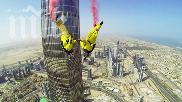 Французи скочиха от най-високата сграда в света (видео)