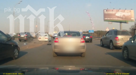 Шок! Кола избухва в движение! (видео)