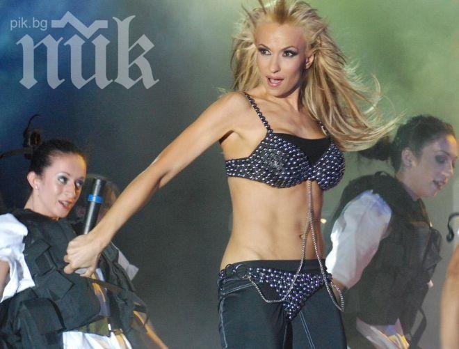 Супер скандал! Малина лъсна в сайт за платени услуги! (снимки)