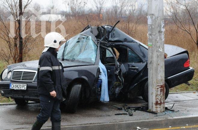 Дрогиран шофьор се блъсна в стълб на паркинг в Белчик