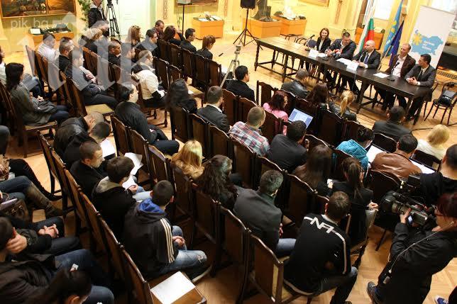 Бареков: Младежи от ГЕРБ минават към България без цензура