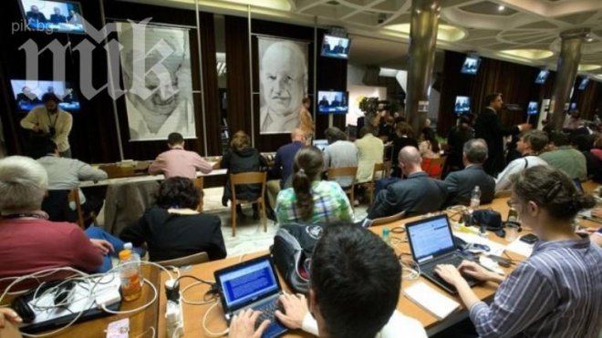 2 млрд. души по света ще гледат как двама папи, свързани с България, стават светци