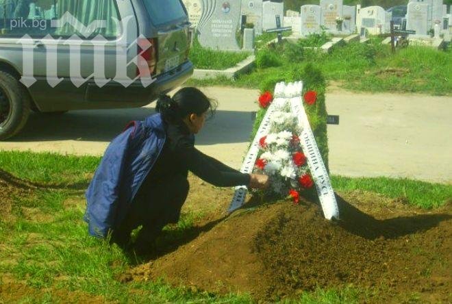 Майката на убитата Пламена единствена погреба момиченцето