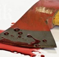 Пакистанец насече с брадва краката на съпругата си