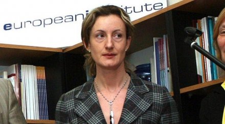 златанова води тристранка