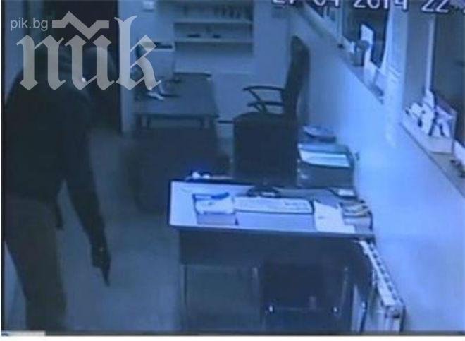 Ритали в главата и скачали по гърба на охранителя на обрания снощи автосервиз