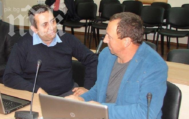 Скандал! Общински съветник от Бургас гледа анимации по време на важно заседание на градския парламент! (видео)