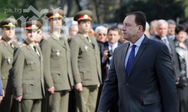 Съкращават 1300 военни до края на годината