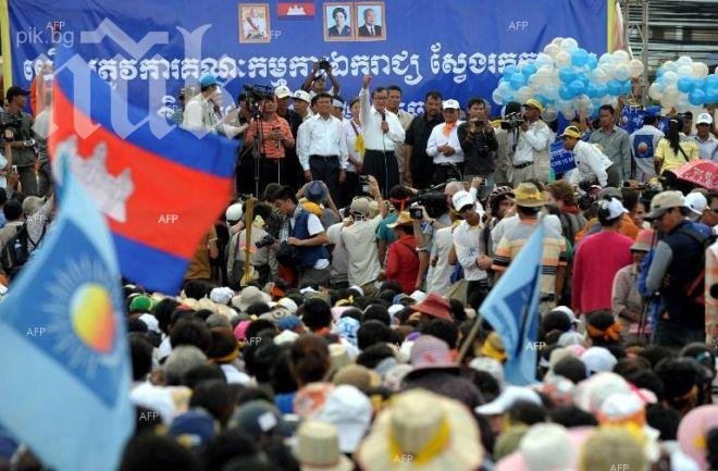 Близо 20 000 работници стачкуват в Камбоджа