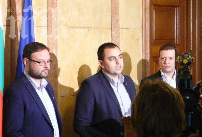 БСП удари рамо на „Атака“ за нов залп срещу президента