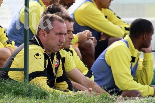 Мъри извади пари за Левски