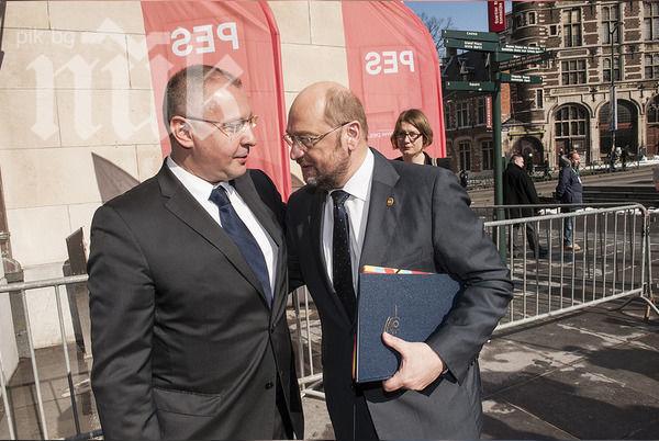 Станишев се хвали, че неговият приятел Мартин Шулц ще гостува на Слави Трифонов