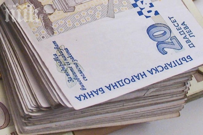 Пладнешки обир: ДСК ме глоби с 23 лв., че тегля от парите си!