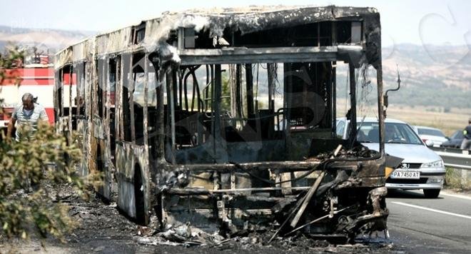 Изгоряха два автобуса на Хебростур