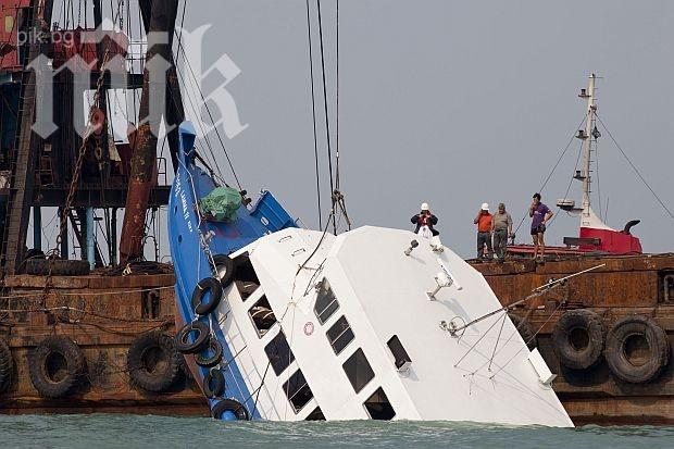 Броят на загиналите при потъването на ферибота край Южна Корея достигна 200 души