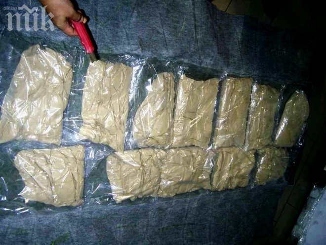 Кюрд крие 47 килограма кокаин в тайник на кола