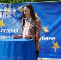 Бивша манекенка – кандидат за евродепутат, направи първа копка