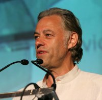 Боб Гелдоф прежали дъщеря си и вдигна годеж