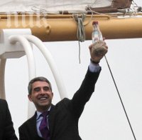 Президентът се качи на българския ветроход „Калиакра”, поздрави екипажа