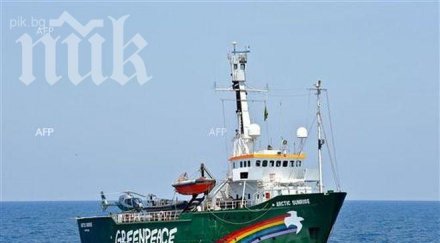 холандската полиция освободи задържаните активисти грийнпийс