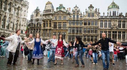 кристалина георгиева поведе българско хоро центъра брюксел