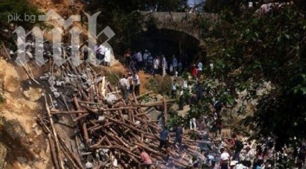 души загинаха срутване новостроящ мост китай