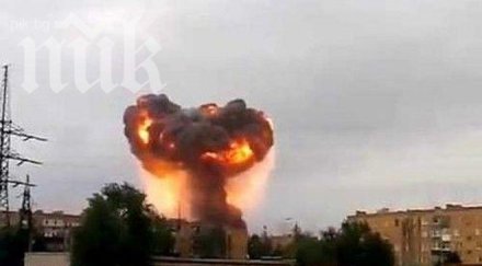 два взрива избухнаха пътнически влак индия загинала жена