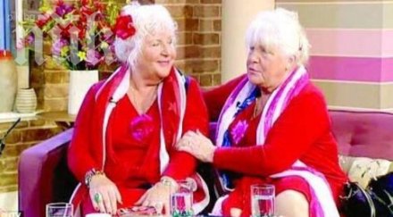 уникално близначки срещнаха първи път години раздяла