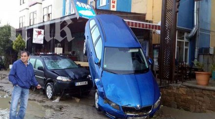 жестока буря турския курорт гьокчеада 1000 български туристи преживяват истинско бедствие снимки