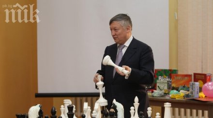 анатолий карпов лично откри първата шахматна академия нас