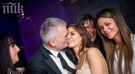 ицо стоте манекенки кихна бона купи лъскав мердецес годеницата