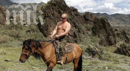 обама шегува снимките путин гол кръста