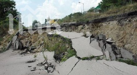 свлачище уби седем души