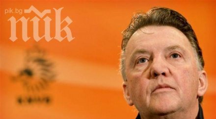 юнайтед подписва ван гаал другата седмица гигс остава