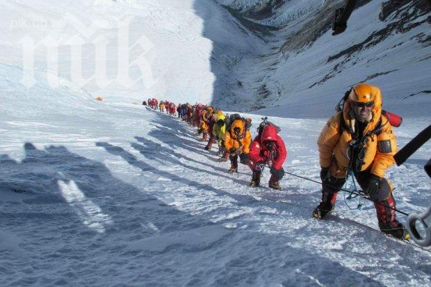 Двама руски алпинисти умряха от височинна болест в Хималаите
