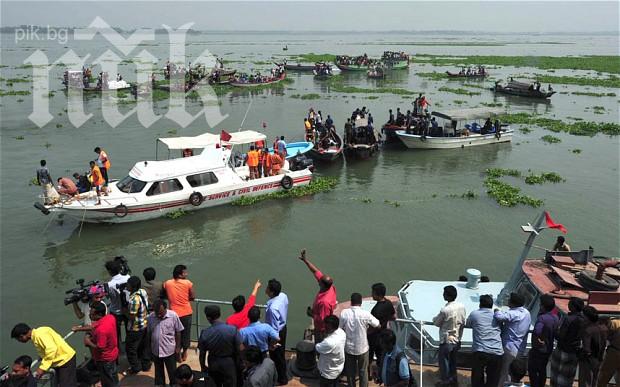 В Бангладеш 12 души загинаха при потъването на пътнически ферибот