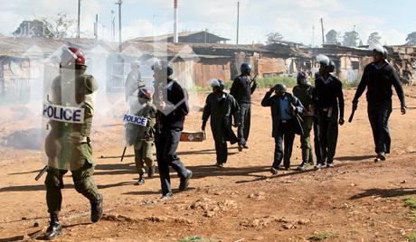 Трима души загинаха при два взрива в Кения