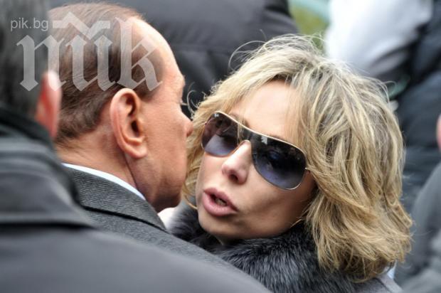 Дъщерите на Берлускони го сменят в политиката